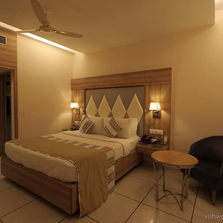 Rang Lords Inn Bharuch Buitenkant foto