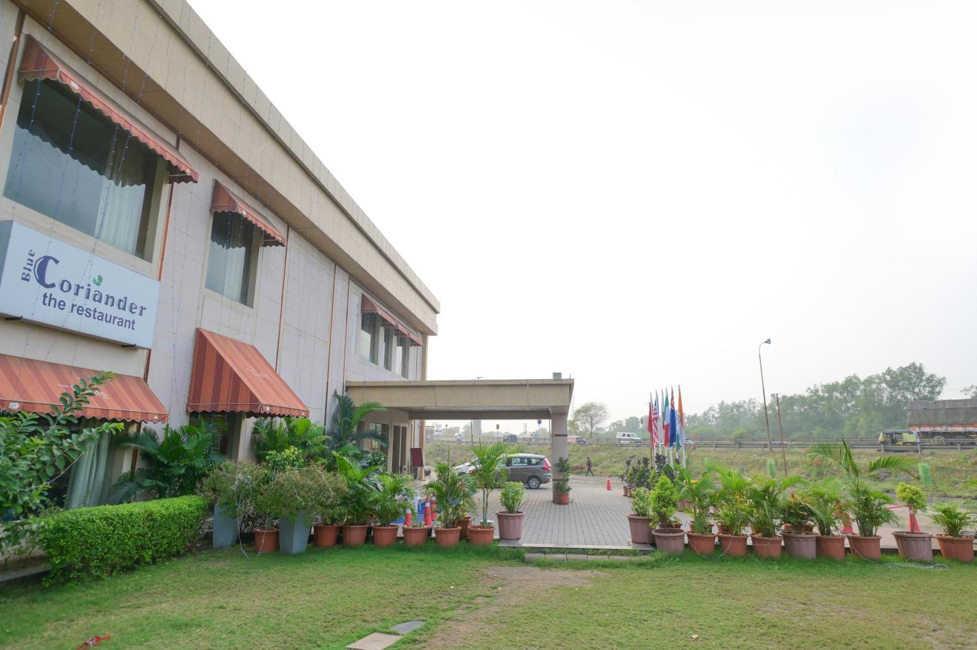 Rang Lords Inn Bharuch Buitenkant foto